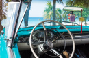 Carro Clássico Perto da Praia em Havana