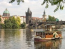 Barco Elbis no Rio Praga