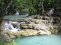 Cachoeiras de Erawan próximo à Cidade de Kanchanaburi, Tailândia