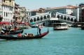 Gondola e a Ponte Rialto, Veneza