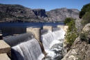 Hetch Hetchy Transbordando