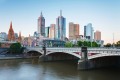 Horizonte de Melbourne e Ponte da Princesa