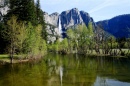 Reflexo das Cachoeiras de Yosemite