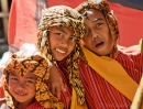 Crianças com Vestes Tradicionais, Indonésia