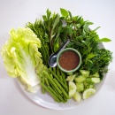 Prato de Vegetais com Nam Phrik Kapi