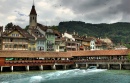 Thun Frente ao Rio e a Ponte, Suíça