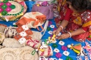 Fazendo Bonecas de Juta na Índia