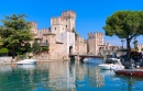 Castelo de Sirmione no lago Garda, Itália