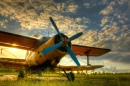 Avião Antigo no Por do Sol