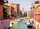 Canal Pequeno na Veneza Histórica