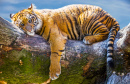 Tiger Relaxando em um Tronco