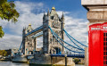 Tower Bridge com Cabine de Telefone Vermelho
