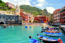 Porto em Vernazza, Cinque Terre, Itália