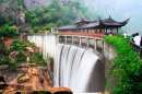 Templo e Cachoeira em Taizhou, China