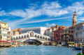 Gondola na Ponte de Rialto, Veneza