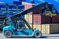 Container Carregando nas Docas