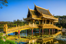 Ponte Dourada e Pavilhão, Bangkok, Tailândia