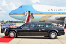 Carro Presidencial dos Estados Unidos ao lado do Air Force One