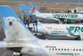 Aviões da Frontier Airlines em Denver