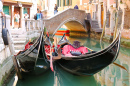 Gôndolas no Canal em Veneza