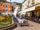 Café de Rua em Desenzano del Garda, Itália