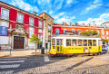 Bonde Elétrico Remodelado em Lisboa, Portugal