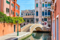 Ponte sobre um Canal em Veneza, Itália