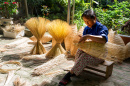 Tecendo Armadilhas de Bambu para Peixes, Nadinh, Vietnã
