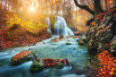 Cachoeira da Floresta de Outono