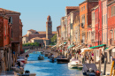 Canal em Murano, Itália
