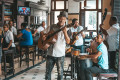 Banda Cubana Tocando no Bar Dos Hermanos