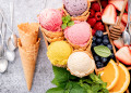 Cones de Sorvete com Frutas Vermelhas