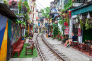 Trilhos de Trem na Rua de Hanói, Vietnã