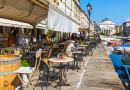 Café de Rua em Trieste, Itália