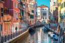 Canal Estreito em Veneza, Itália