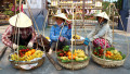Vendedores de Frutas em Hoi An, Vietnã