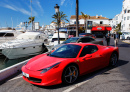 Ferrari Vermelha em Porto Banús, Espanha
