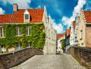 Casas ao longo do Canal em Bruges, Bélgica