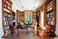 Biblioteca Clássica em uma Mansão