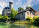 Castelo Medieval no Lago de Annecy, França