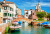 Canal e Casas Antigas em Veneza