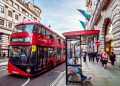 Ônibus de Dois Andares na Praça Piccadilly Circus, Londres