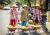 Vendedores de frutas em Hoi An, Vietnã