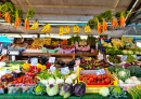 Mercado de vegetais e frutas em Veneza, Itália