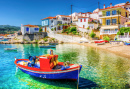 Aldeia de Kokkari na ilha de Samos, mar Egeu