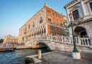 Ponte sobre um Сanal em Veneza, Itália