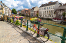 Bicicletas pelo Canal em Gent, Bélgica