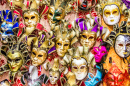 Muitas máscaras venezianas