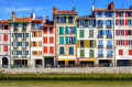 Fachadas coloridas em Bayonne