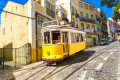 Bonde Vintage no Centro da Cidade de Lisboa
